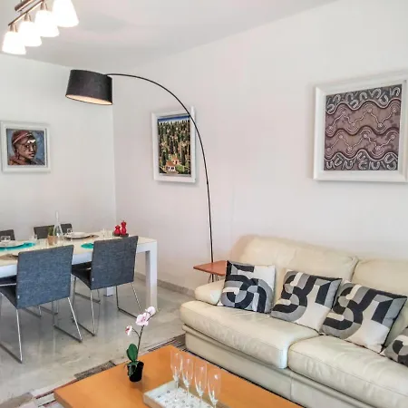 Le Domaine Du Loup Apartment