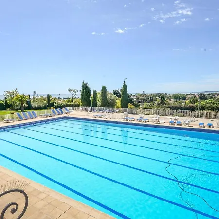 Le Domaine Du Loup Apartment